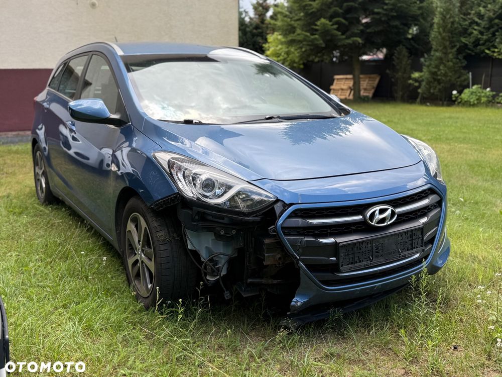 Hyundai i30 blue Kombi 1.4 YES Silver - 3