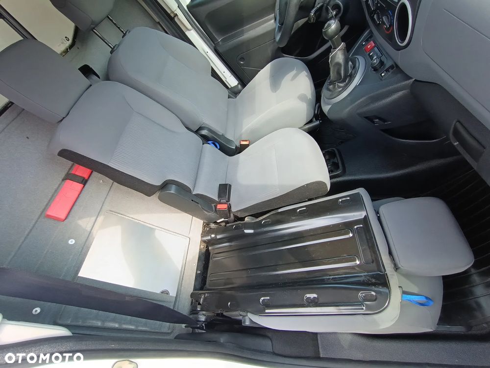 Peugeot Partner 1.6 Hdi 90 kM manual, 2012 rok WEBASTO paka jak NOWA Stan bardzo dobry!! NISKIE SPALANIE- BEZWYPADKOWY! - 9