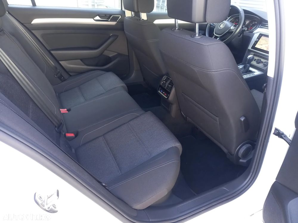 Volkswagen Passat 2.0 TDI SCR DSG Comfortline - 13