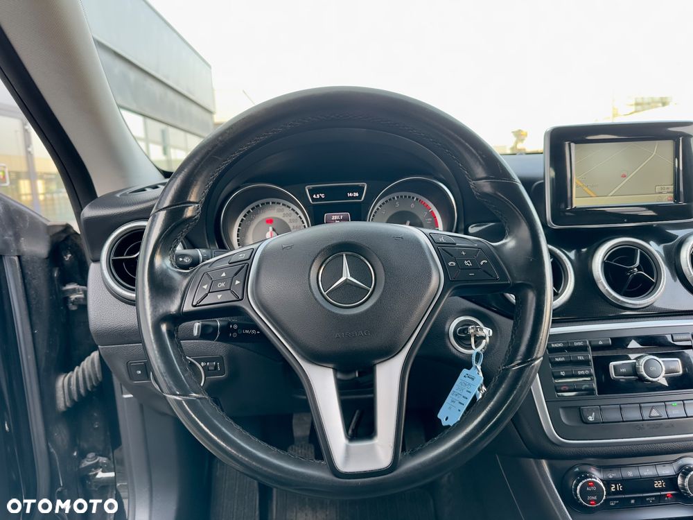 Mercedes-Benz CLA 180 Urban - 18