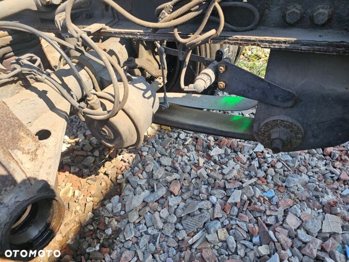 PÓŁRESOR RESOR LEWY 8 CM MOST NA PODUSZKACH IVECO EUROCARGO FELGI 17,5 - 5