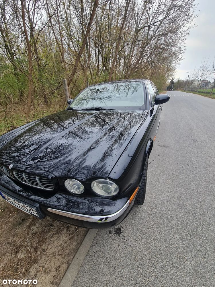 Jaguar XJ XJ8 4.2 LWB Sovereign - 1