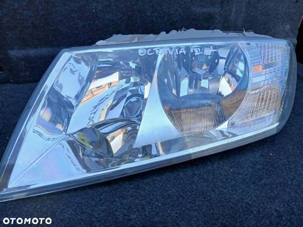 Skoda Octavia II Lampa przednia lewa - 2