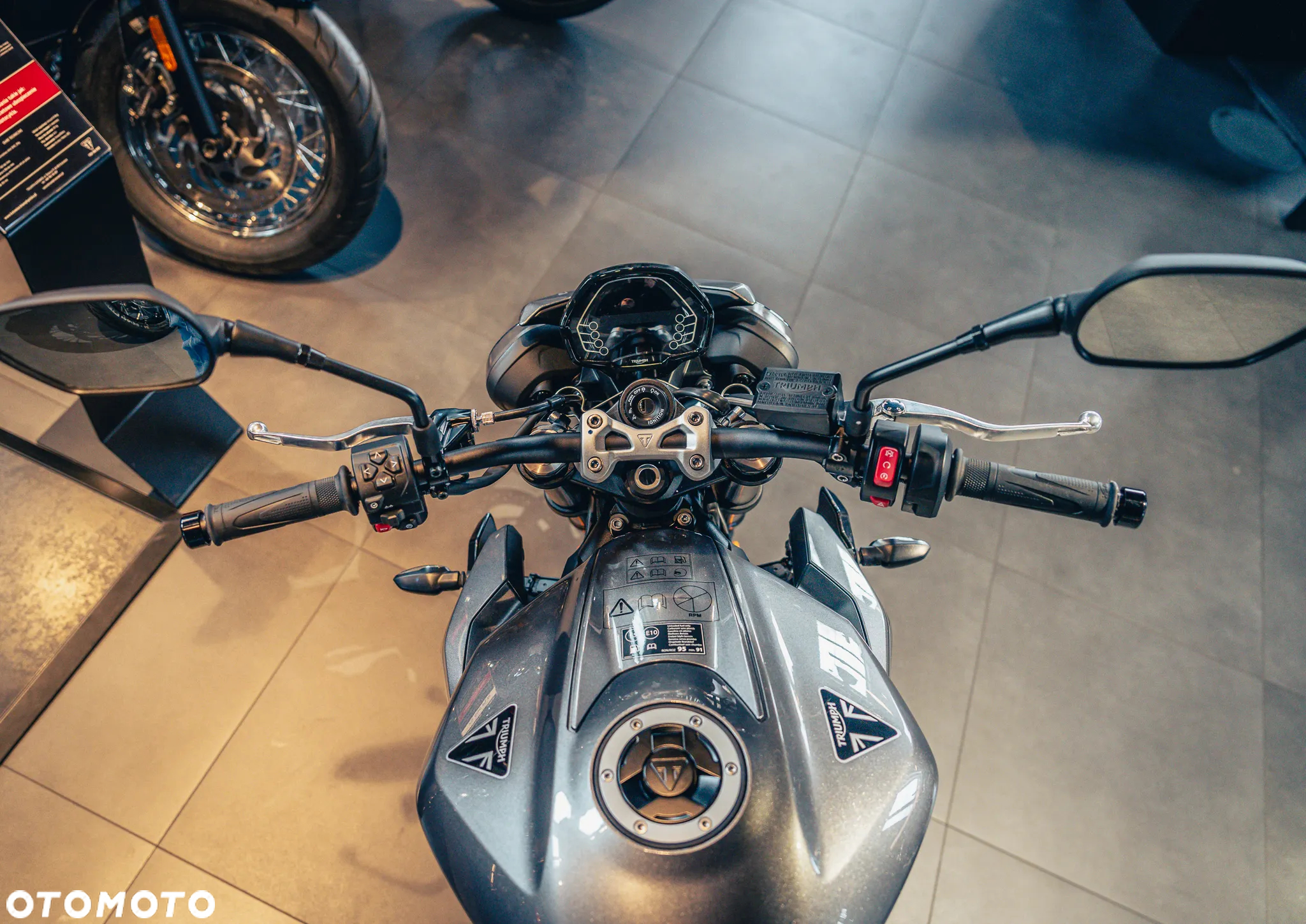 Triumph Street Triple - 18