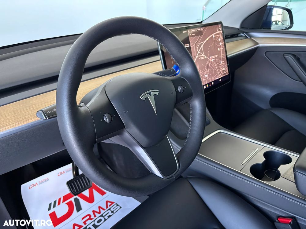 Tesla Model Y - 10