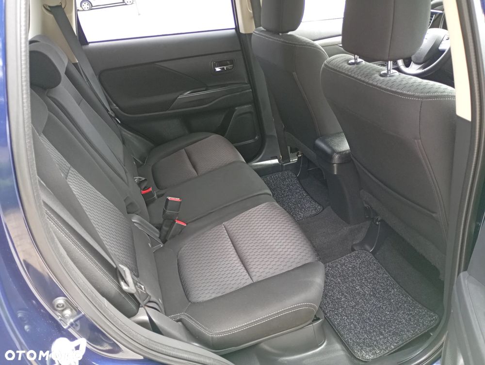 Mitsubishi Outlander 2.0 2WD Inform - 26