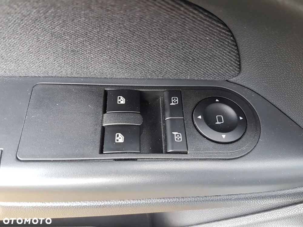 Opel Astra III GTC 1.8 Sport - 24