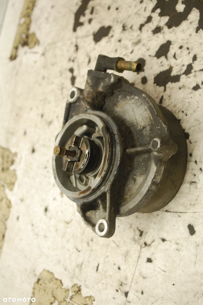 POMPA VACUM 057145100AD AUDI A4 B7 3.0 TDI A6 C6 - 5