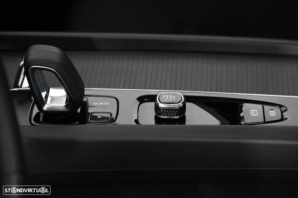 Volvo XC 60 2.0 T6 PHEV Inscription Expression AWD - 26