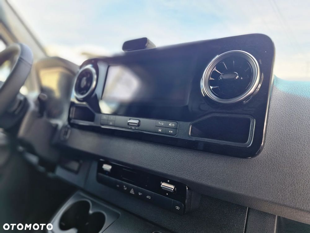 Mercedes-Benz Sprinter - 13