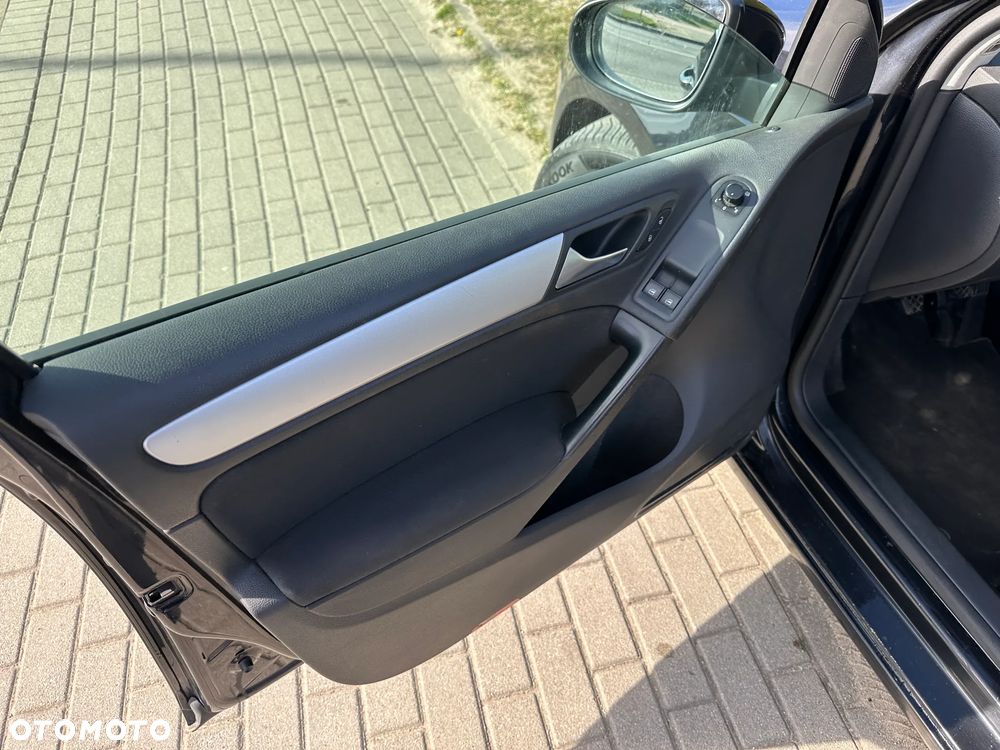 Volkswagen Golf 1.6 TDI DPF BlueMotion - 17
