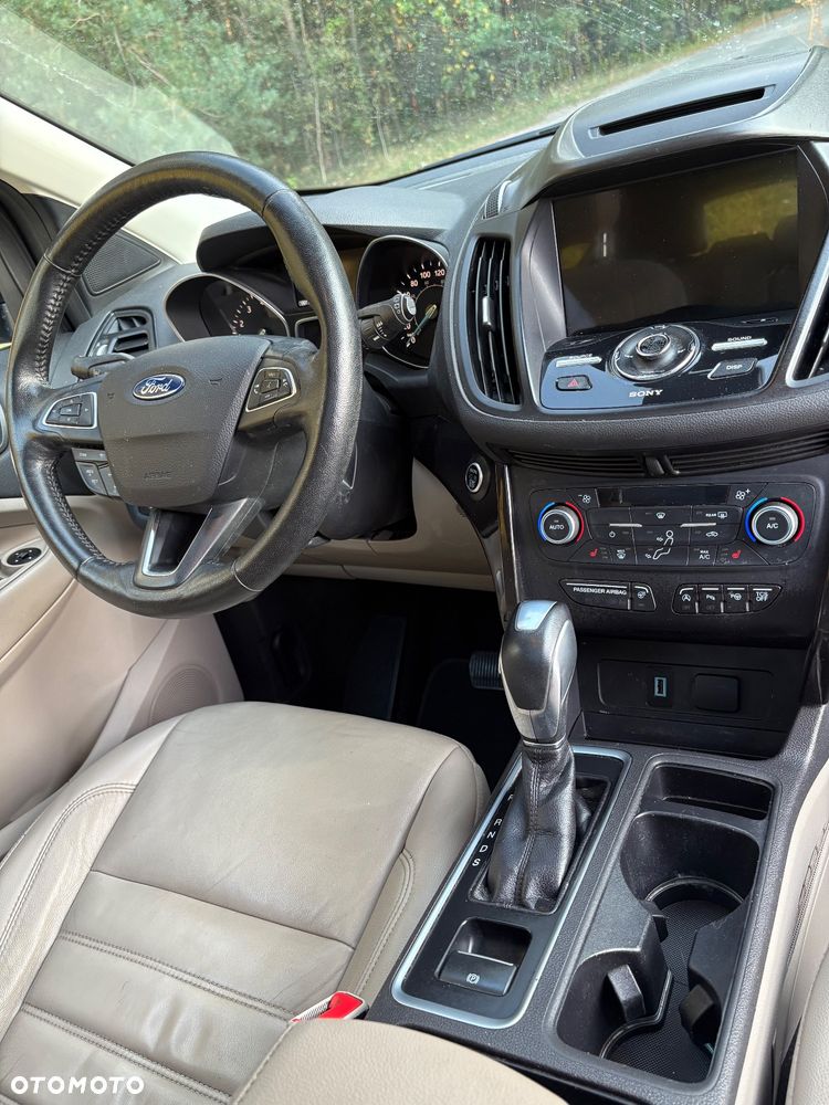 Ford Escape 2.0 EcoBoost AWD Titanium - 22