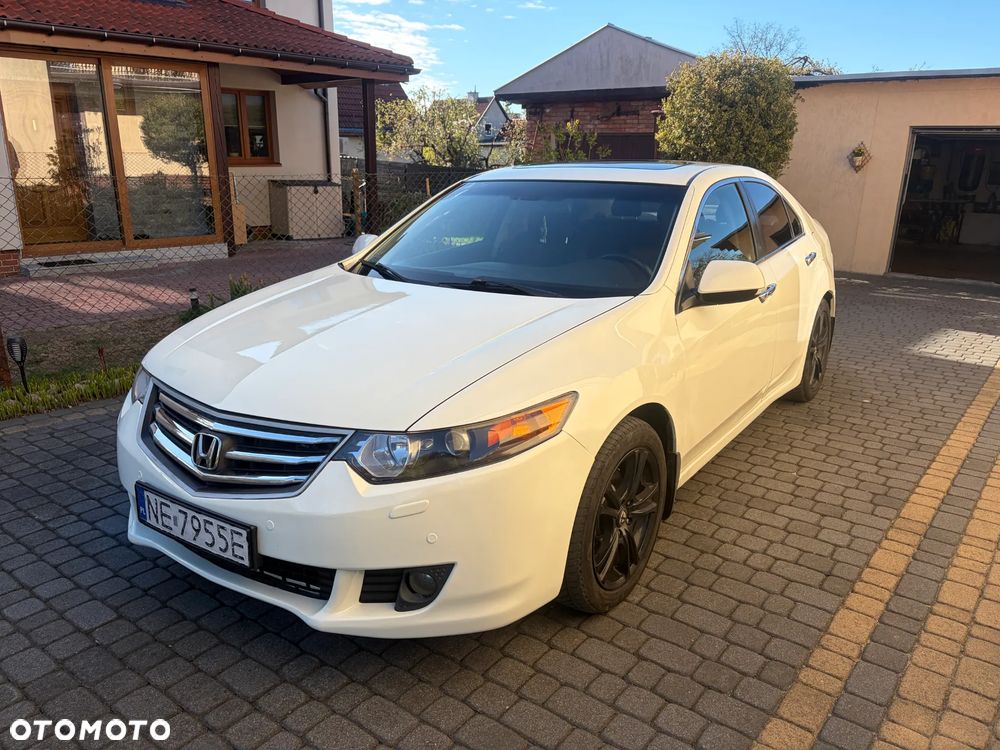 Honda Accord 2.0 Executive Nav - 1