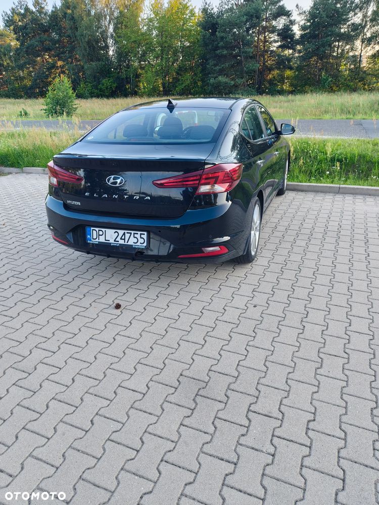 Hyundai Elantra 1.6 Comfort - 3