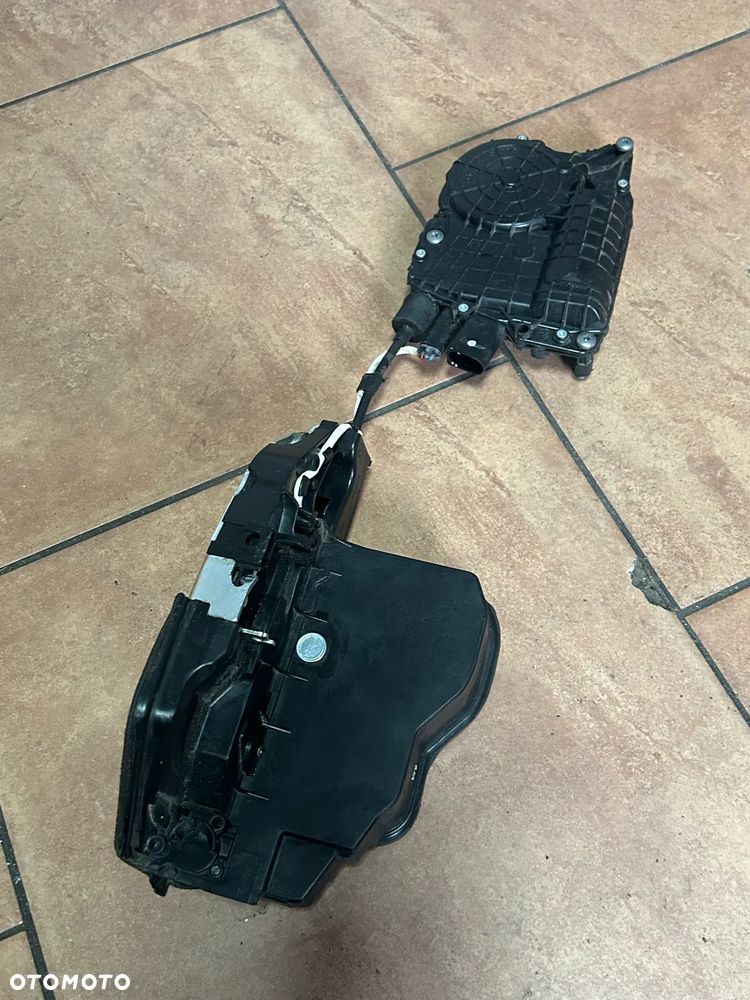 BMW 5 F10 F11 ZAMEK DOCIĄG DRZWI EUROPA 7154515 - 1