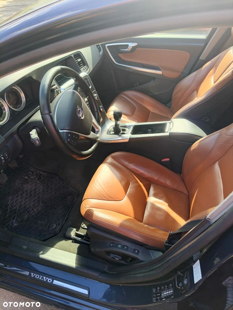 Volvo V60 D3 Momentum - 12