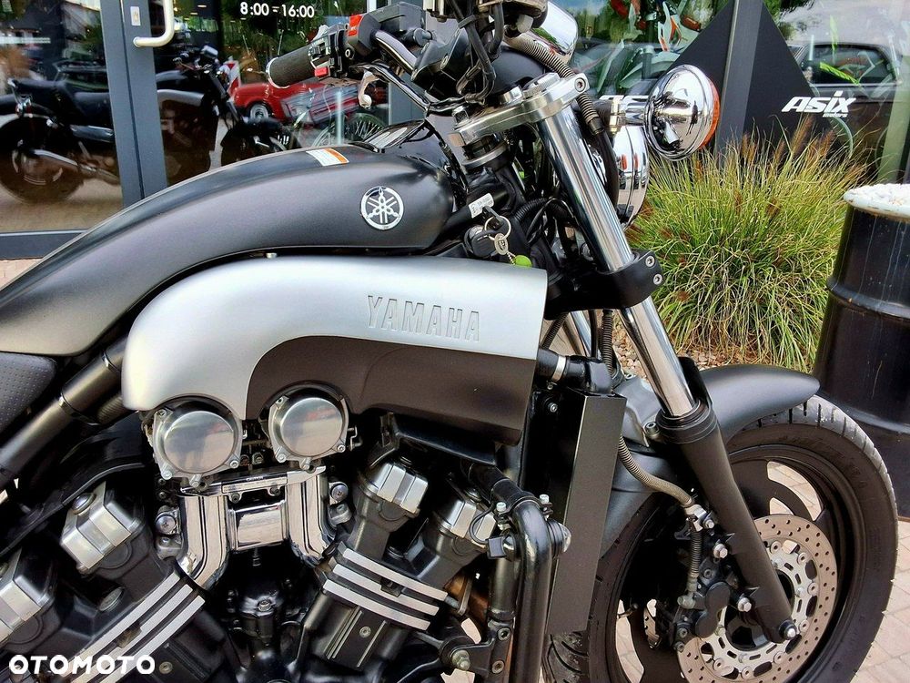 Yamaha V-MAX - 3
