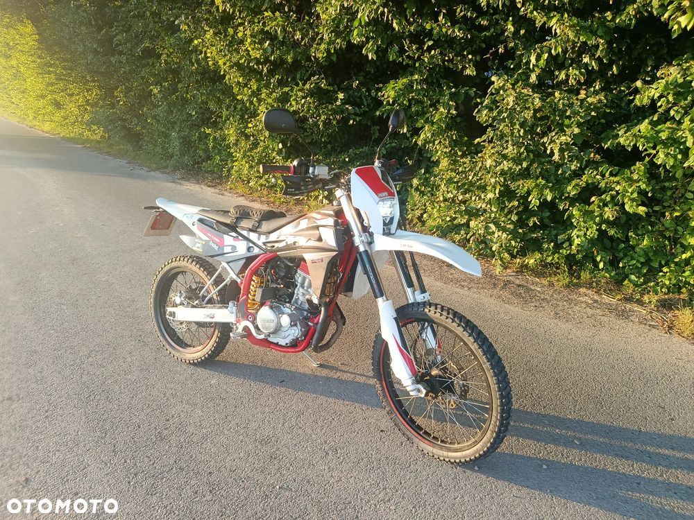 SWM RS 125 R - 1