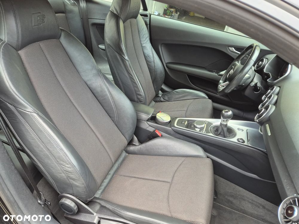 Audi TT S Coupé - 16