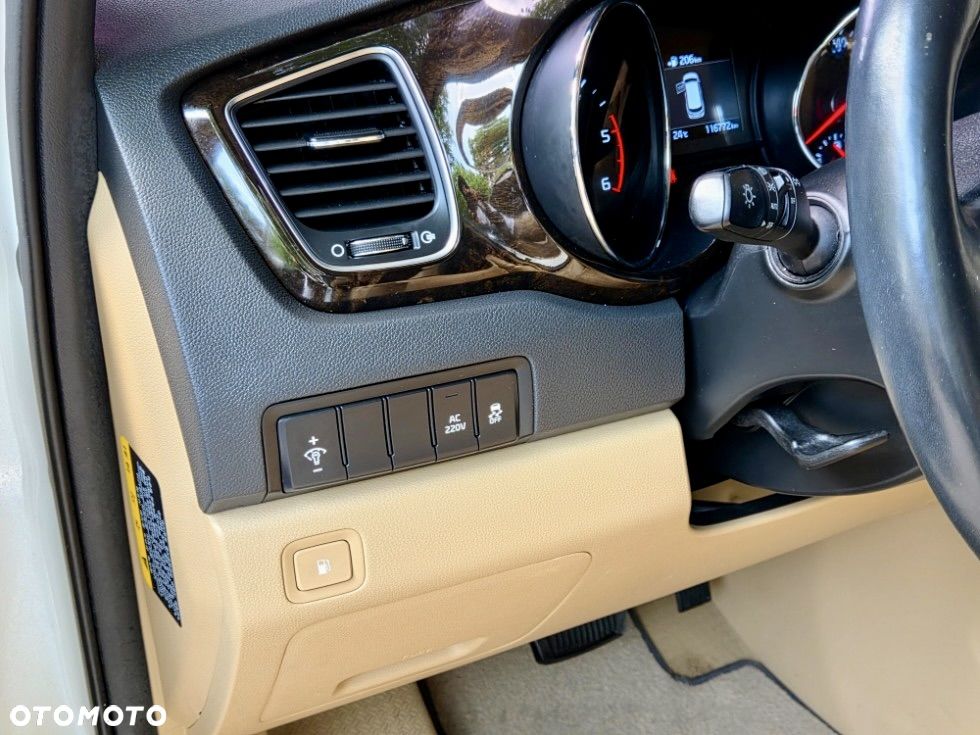 Kia Carnival - 30