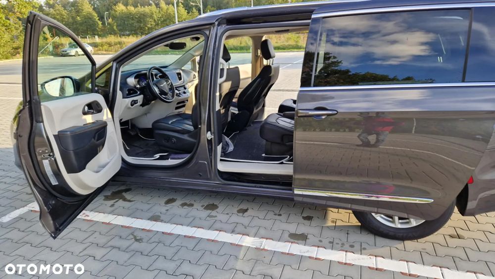 Chrysler Pacifica - 7