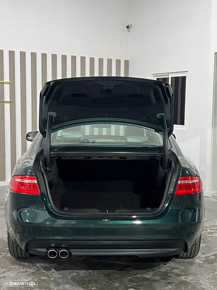 Jaguar XE 2.0 D Portfolio Aut. - 32