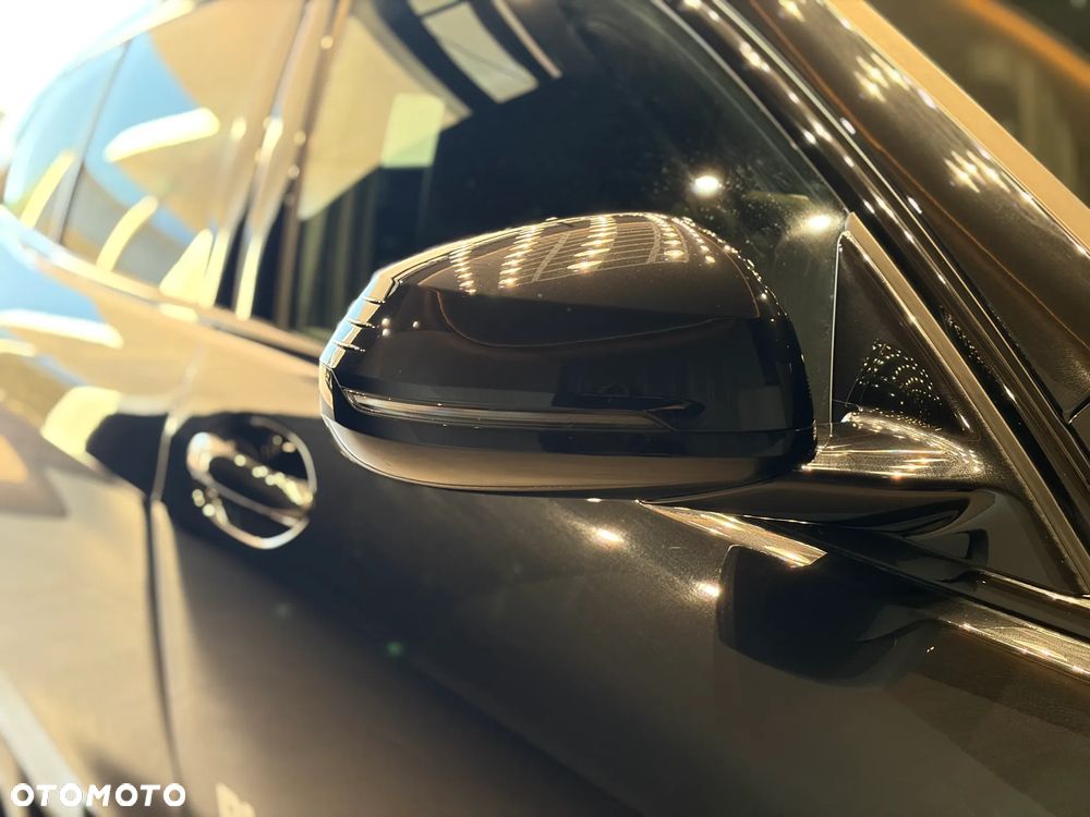 BMW Seria 1 120 mHEV - 11