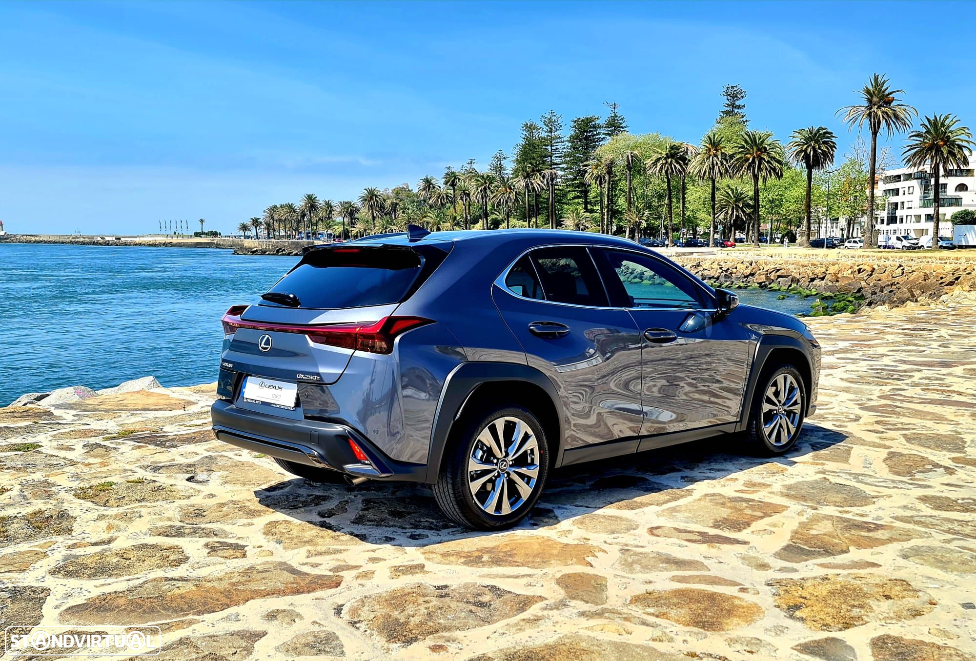 Lexus UX 250h Sport - 5