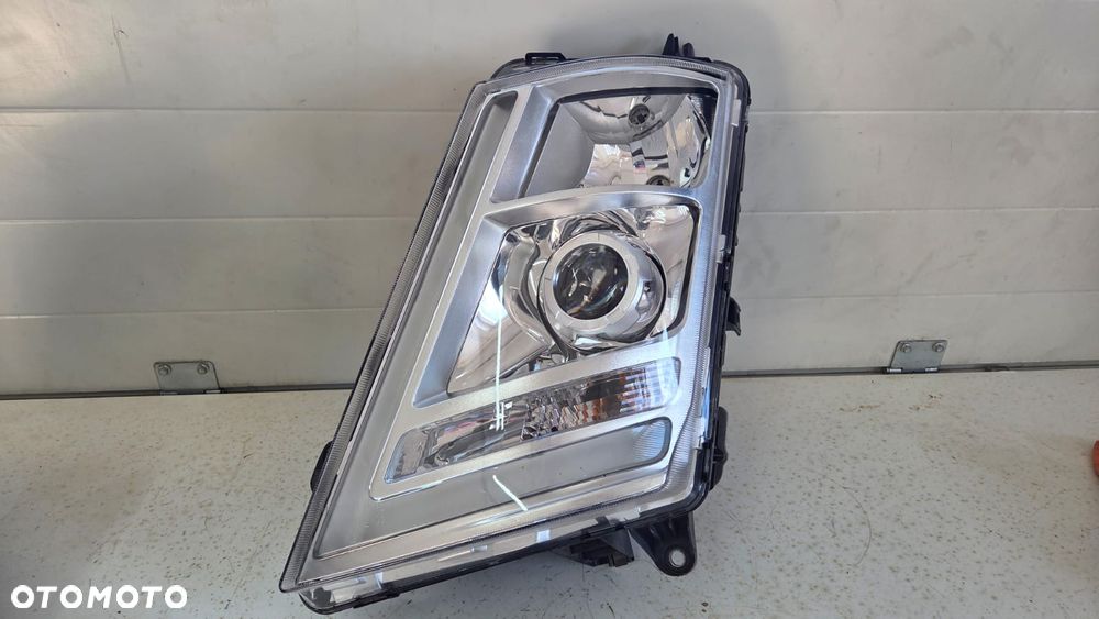 Lampa przednia reflektor xenon Volvo FH4 22239247 - 1