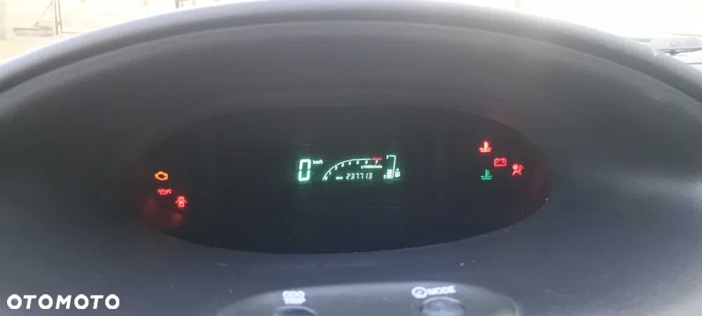 Toyota Yaris 1.0 - 5
