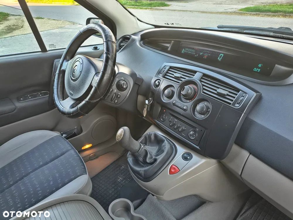 Renault Scenic 1.6 16V Confort Authentique - 17