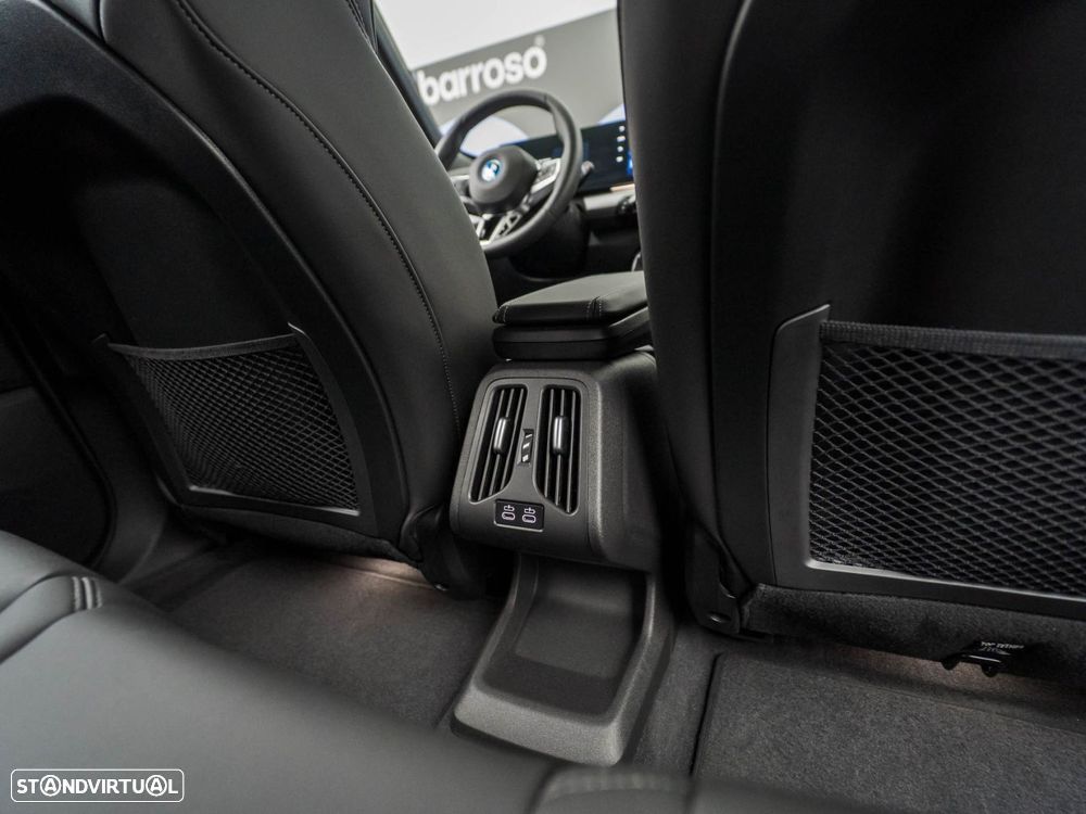 BMW iX1 eDrive20 Pack Desportivo M - 44