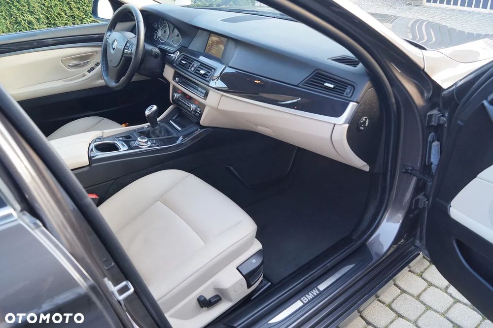 BMW Seria 5 520i - 23