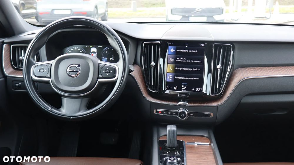 Volvo XC 60 B4 D AWD Momentum - 11