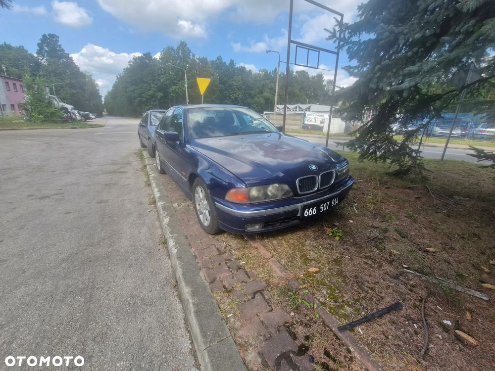 BMW E39- pojazd na części: maska, zderzak, drzwi, szyby, lusterka, chłodnica ... - 10