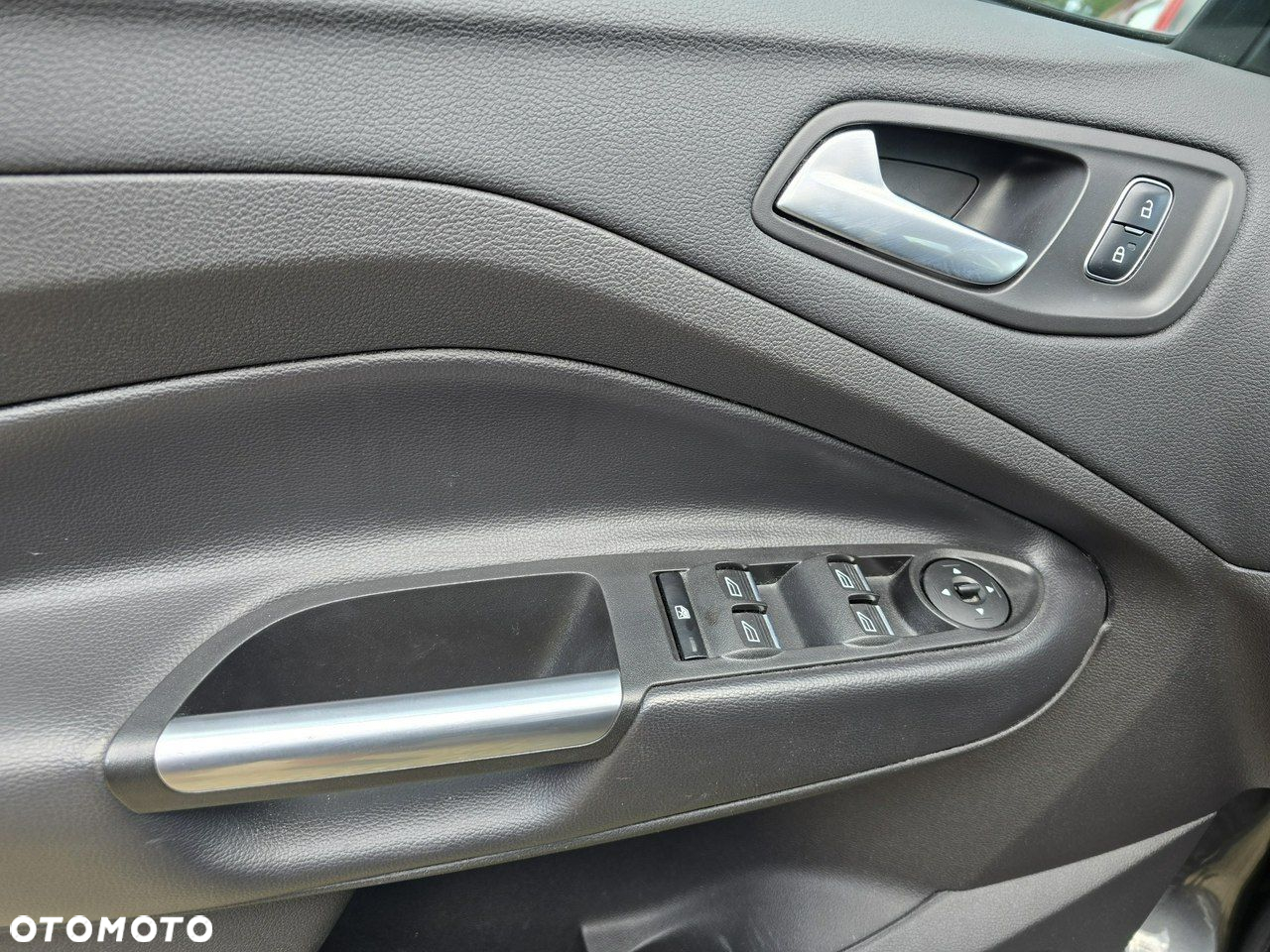 Ford Kuga - 25