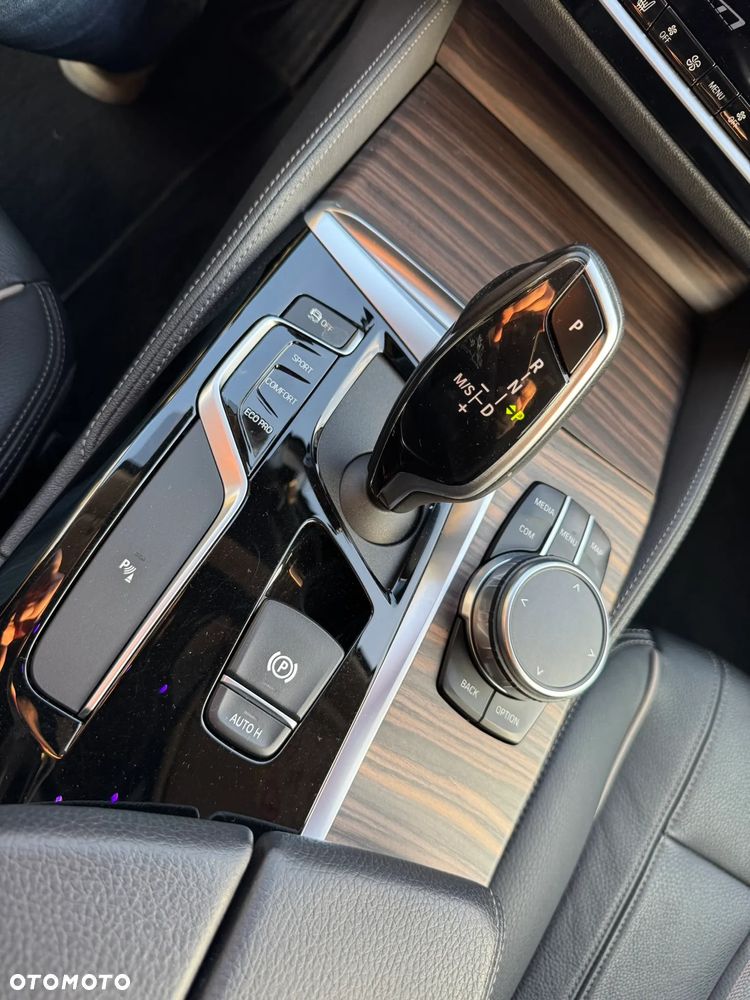 BMW Seria 5 520d Luxury Line - 30