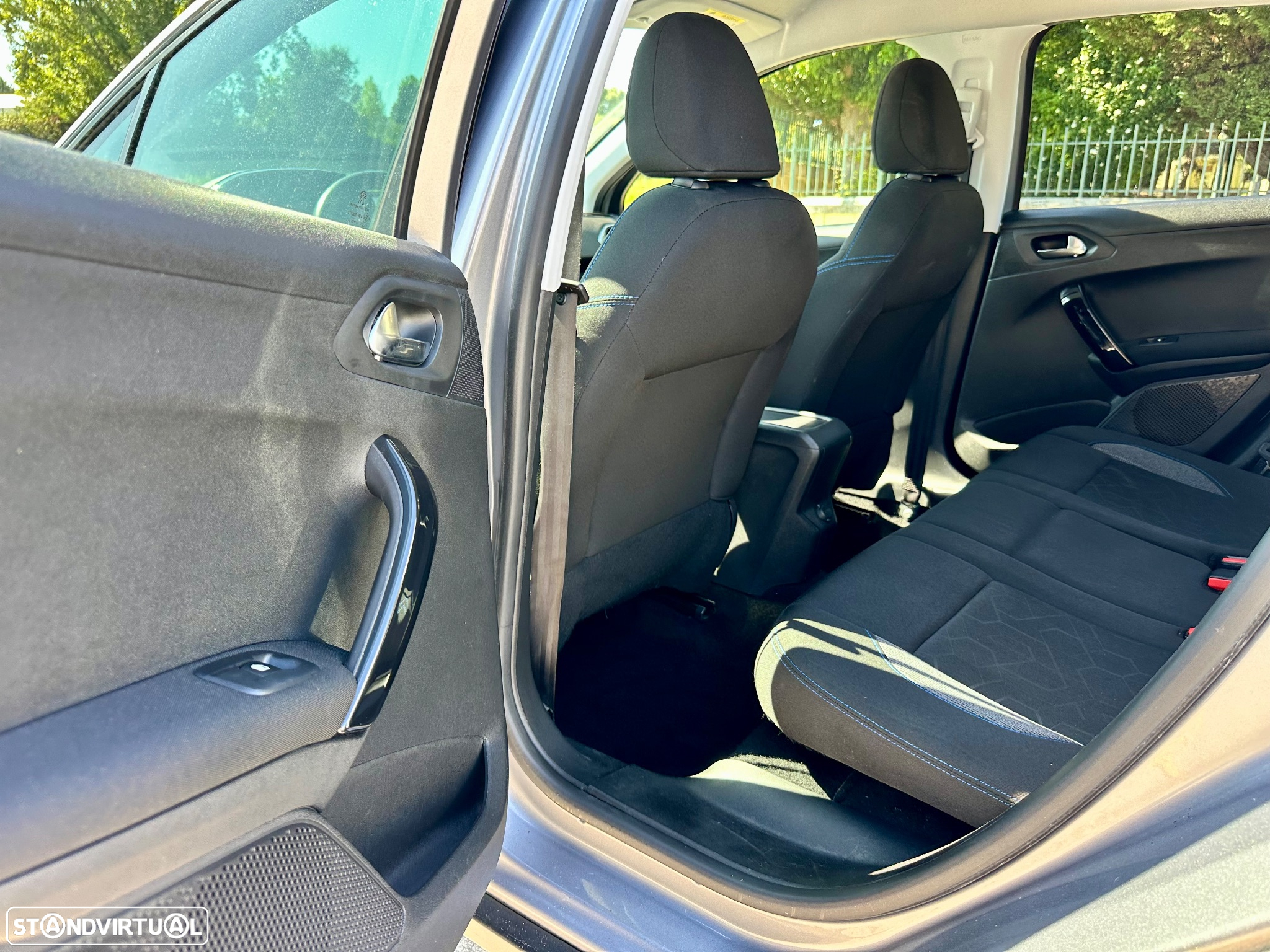 Peugeot 2008 1.2 PureTech Style - 21