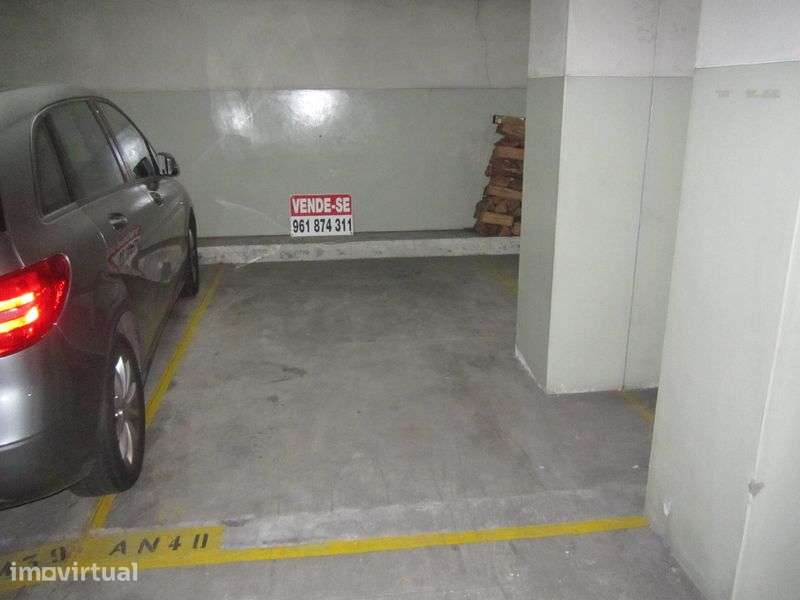 Garagem na Rua da Alegria - Grande imagem: 4/5
