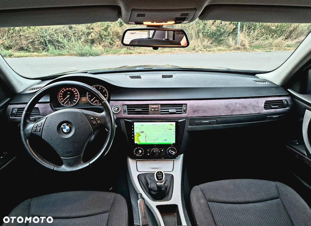 BMW Seria 3 318i Touring - 7