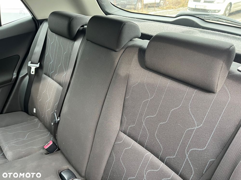 Toyota Auris 1.33 VVT-i Terra - 14