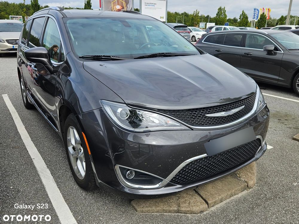 Chrysler Pacifica - 1