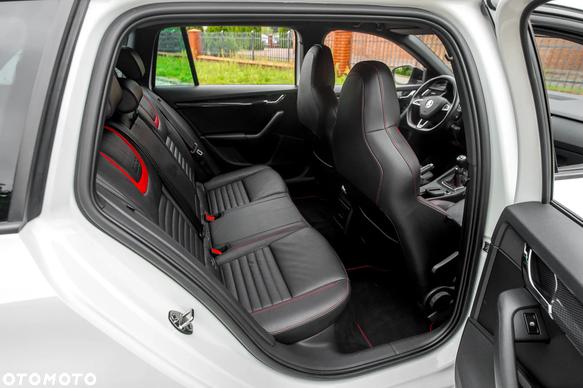 Skoda Octavia 2.0 TSI RS - 23