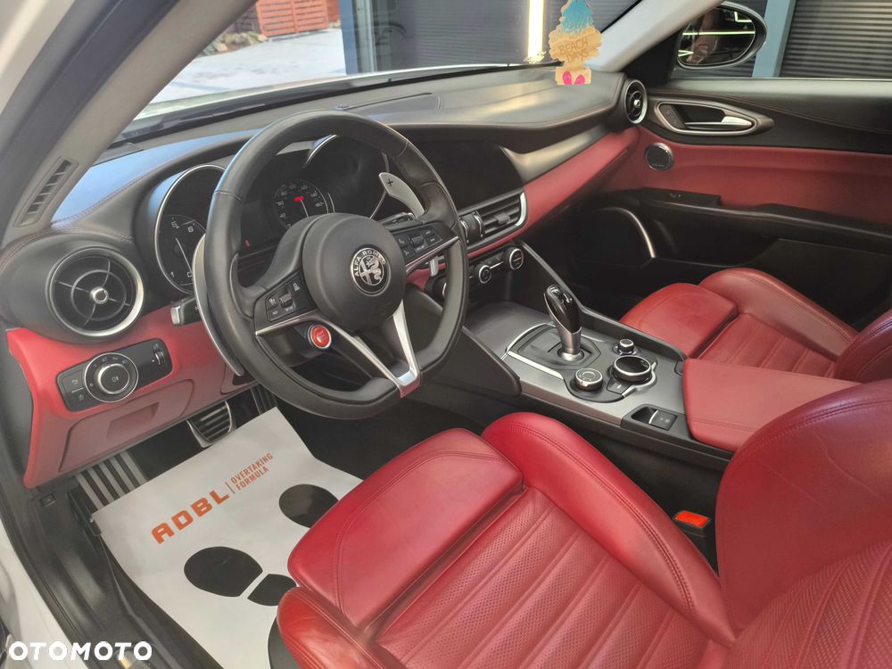 Alfa Romeo Giulia - 2