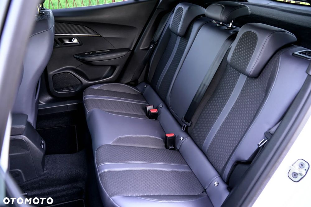 Peugeot 2008 BlueHDi 130 EAT8 Allure Pack - 30