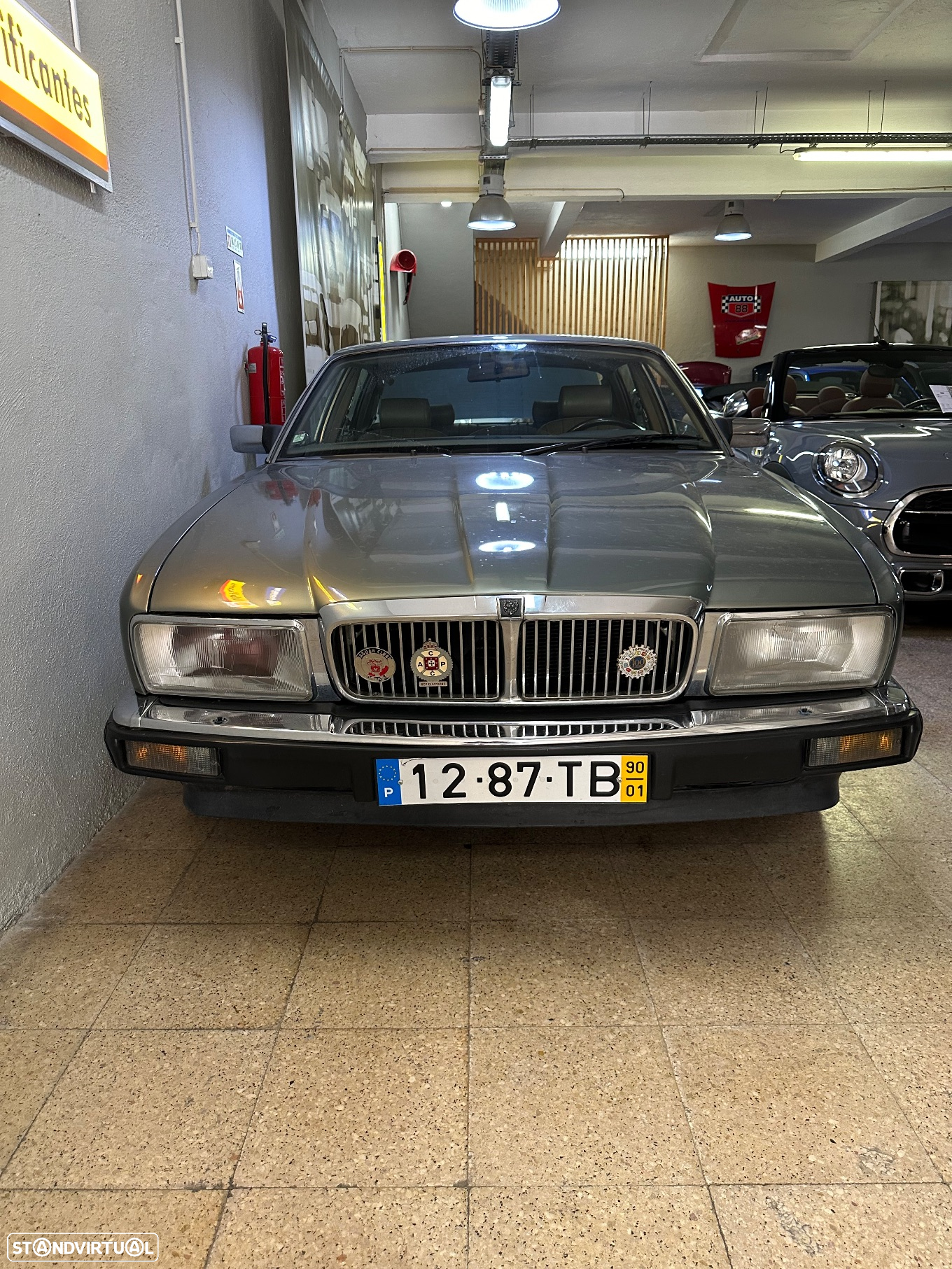 Jaguar XJ - 12