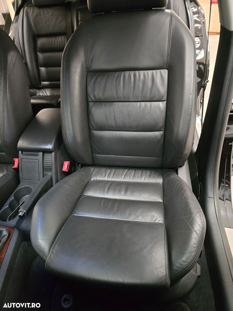 Skoda Superb 2.0 TDI DPF Elegance - 28