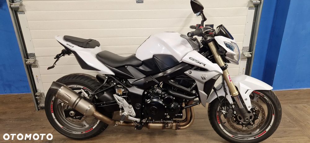 Suzuki GSR - 2