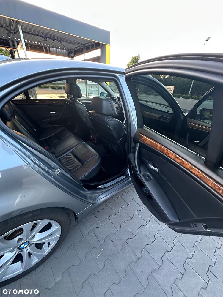 BMW Seria 5 525xd - 22