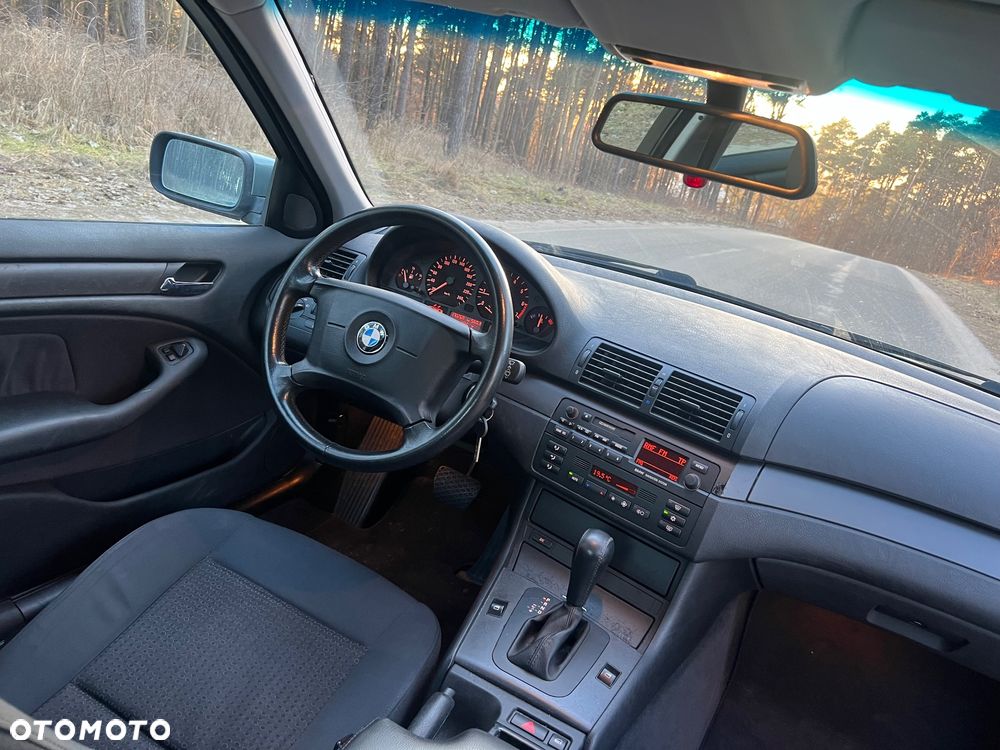 BMW Seria 3 318i - 9